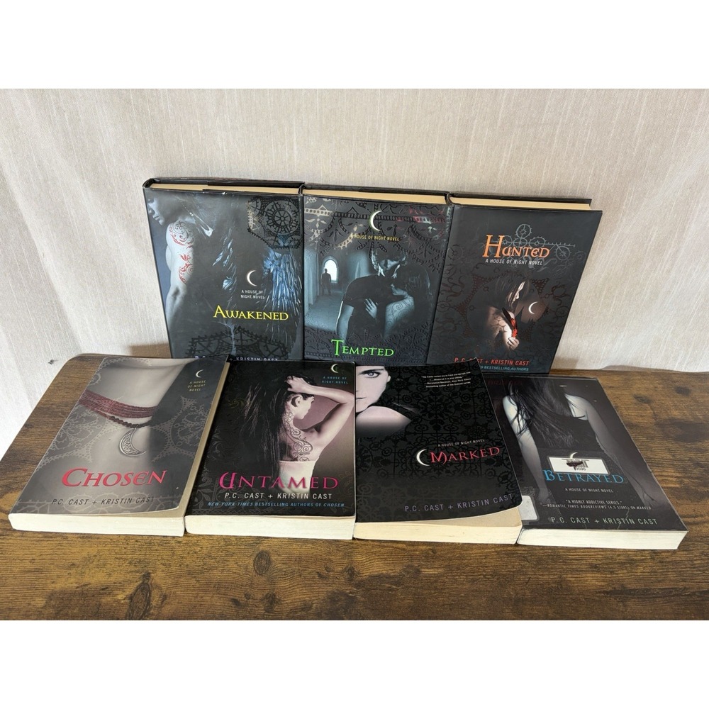 Lot Of 7 The House Of Night Novels Book Series‎ Hardcover & Paperback